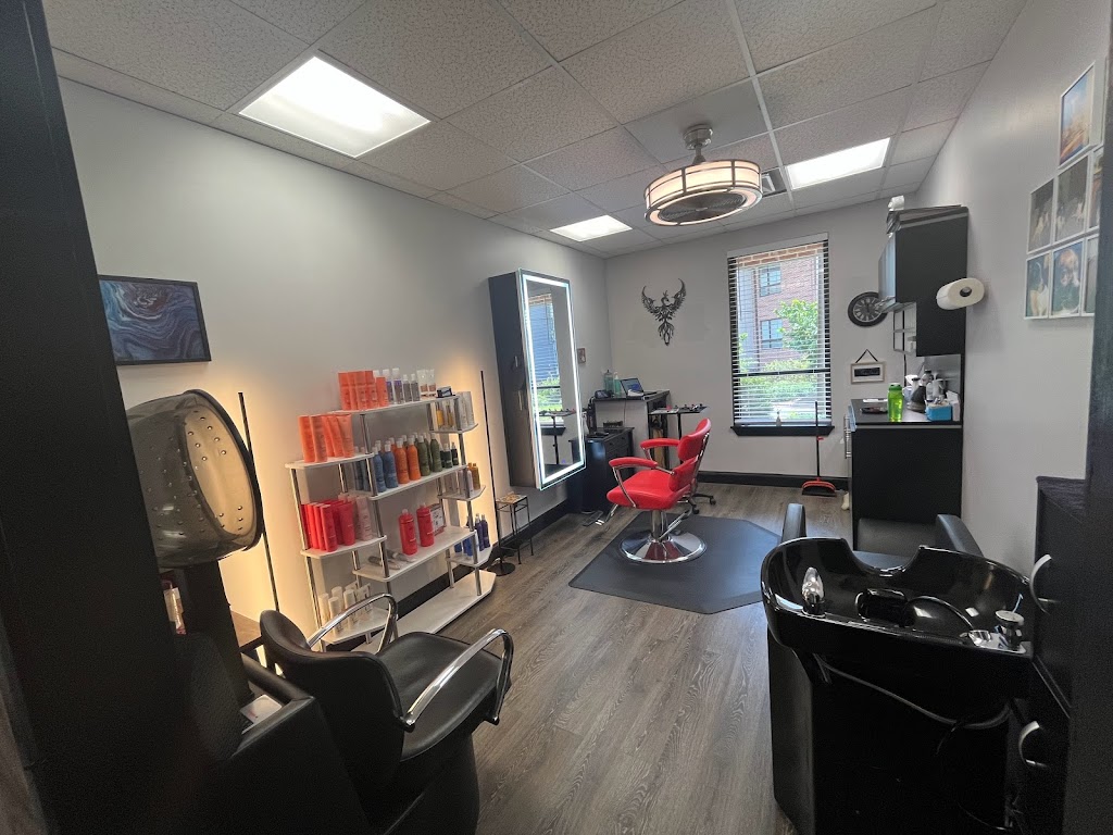 Robert Sutton salon | 105 W Corbin St 104 suite #2, Hillsborough, NC 27278, USA | Phone: (984) 261-6893