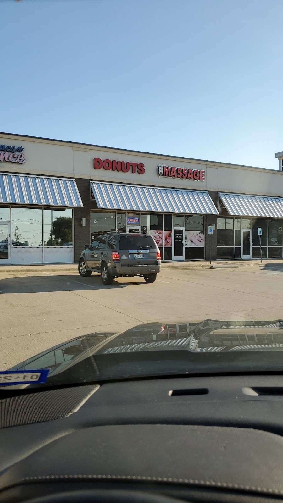 Donnas Donuts | 5801 Golden Triangle Boulevard Ste 113, Fort Worth, TX 76244 | Phone: (817) 431-6787