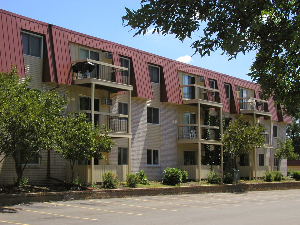 Lamplighter Village Apartments | 1512 N Woodbridge St, St Paul, MN 55117, USA | Phone: (651) 488-7359