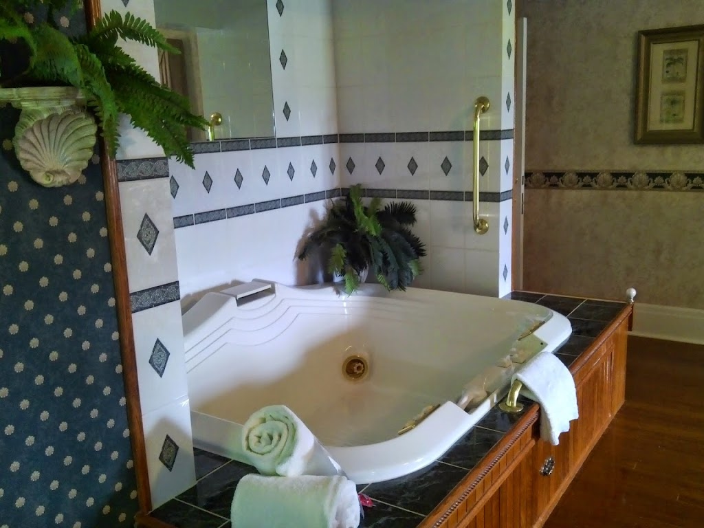 Julias Bed & Breakfast | 6219 W Liberty St, Hubbard, OH 44425, USA | Phone: (330) 534-1342