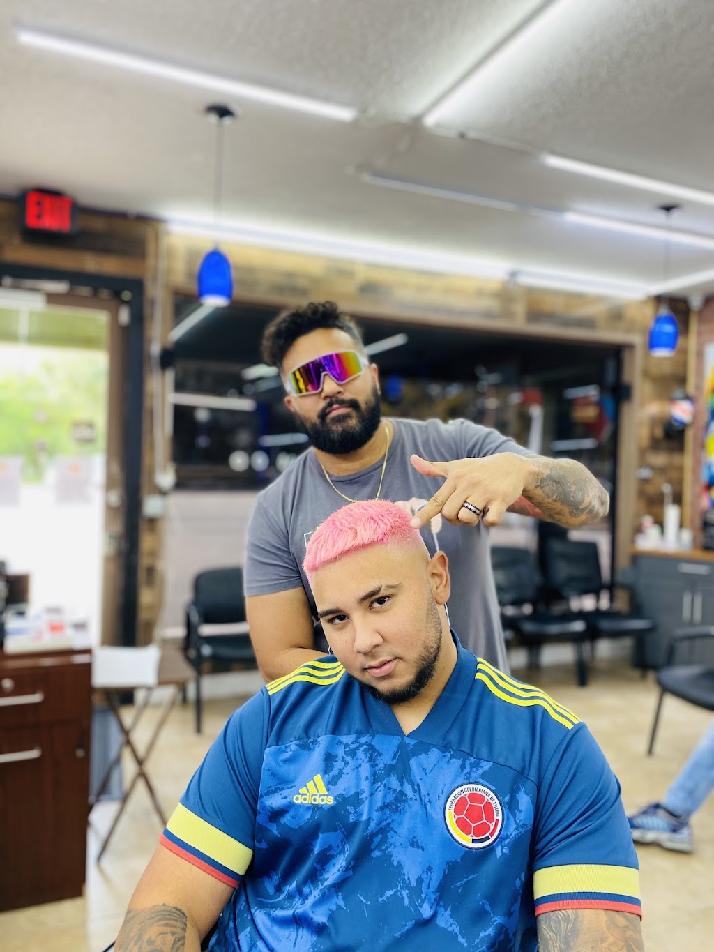 Top of the Line Barber Shop / La Mejor Barberia | 3438 17th St, Sarasota, FL 34235, USA | Phone: (941) 312-4981