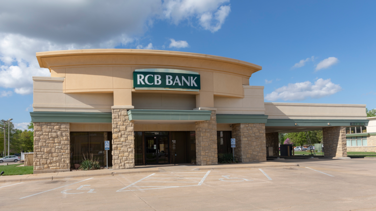 RCB Bank | 624 E 30th Ave, Hutchinson, KS 67502, USA | Phone: (620) 860-7715
