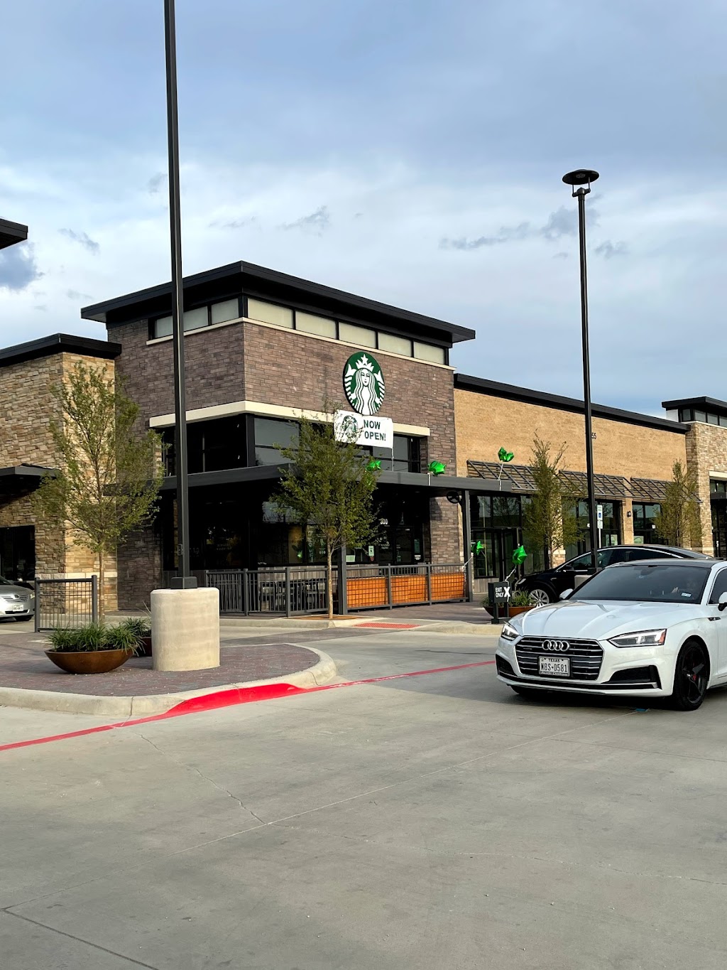 Starbucks | 13355 Dallas Pkwy, Frisco, TX 75033, USA | Phone: (469) 942-5207