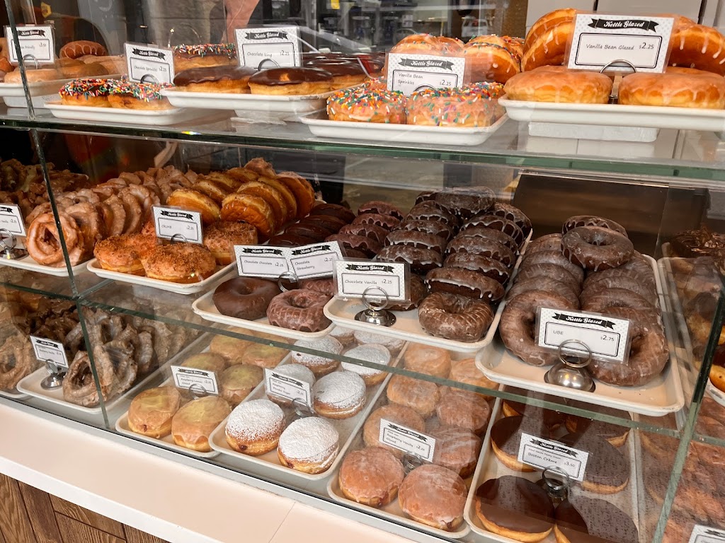 Kettle Glazed Doughnuts | 6211 Franklin Ave, Los Angeles, CA 90028, USA | Phone: (323) 462-2344