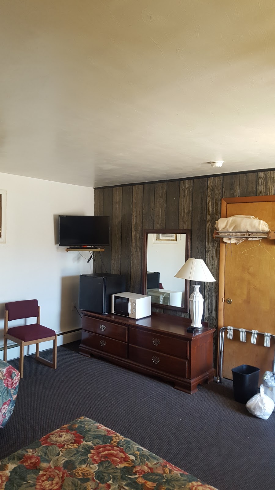 Park Motel | 1334 W Main St, Grove City, PA 16127, USA | Phone: (724) 458-8850