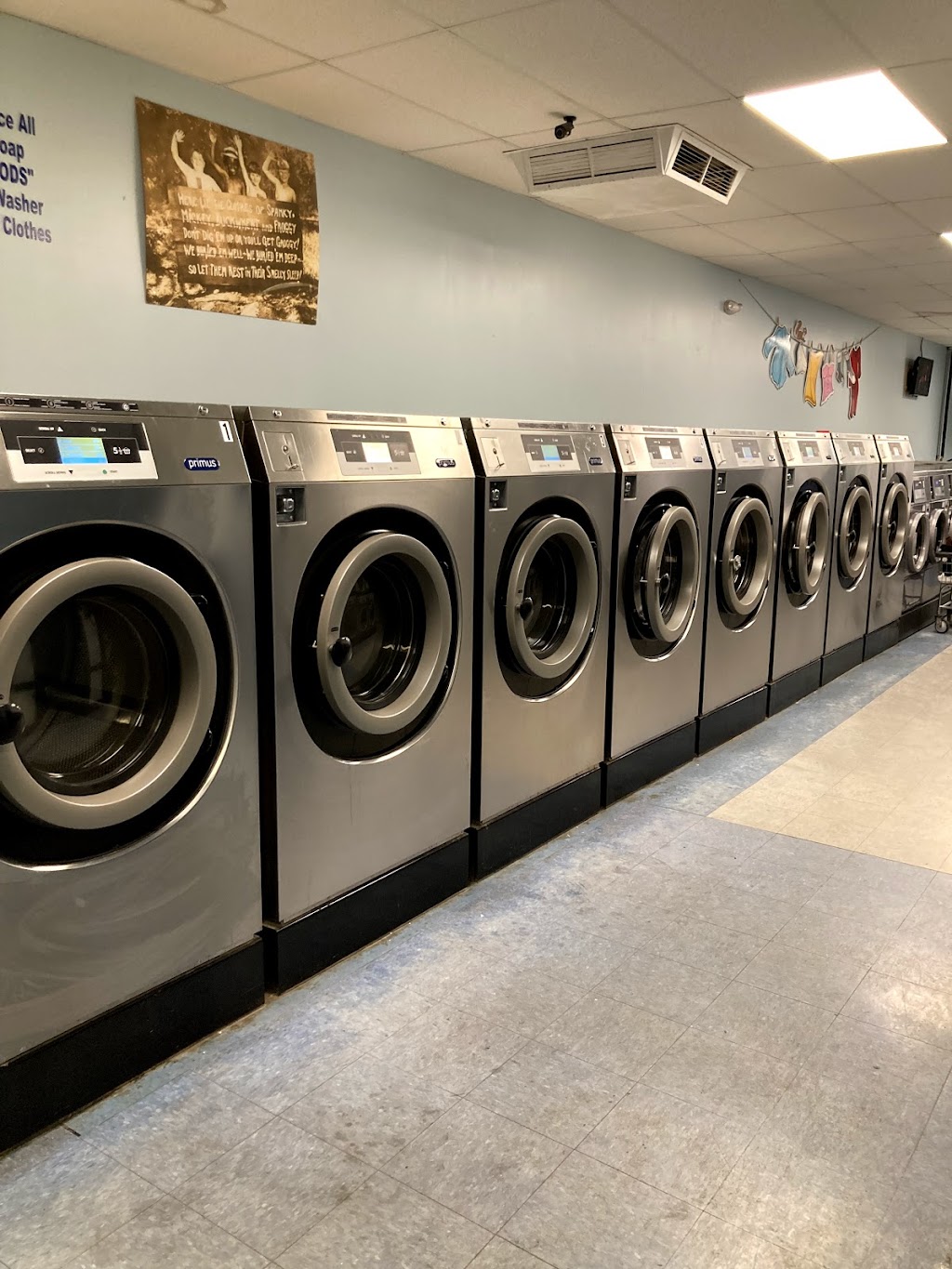 Olmsted Laundromat | Town and Country Villa Shopping Center, 7092 Columbia Rd, Olmsted Township, OH 44138, USA | Phone: (440) 793-6755