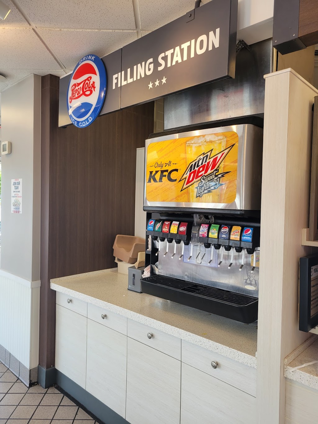 KFC | 440 N Broad St, Fairborn, OH 45324, USA | Phone: (937) 878-1977