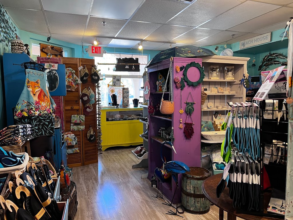 Back Alley Treasures | 108 Historic, Bridge St, Bradenton Beach, FL 34217, USA | Phone: (224) 209-1480