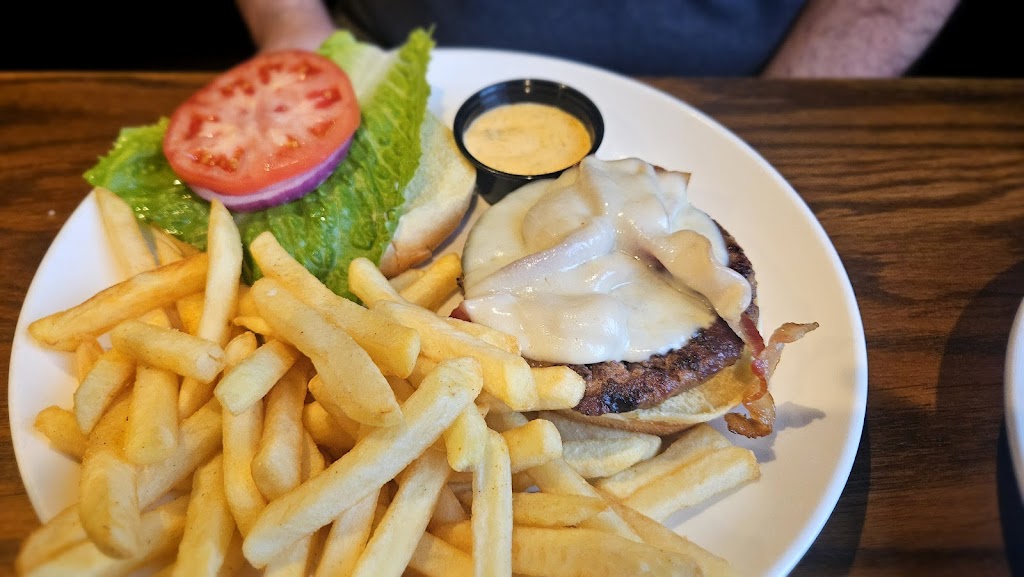 Navarros Bar & Grill | 105 Springfield Commons Blvd, Mercer, PA 16137, USA | Phone: (724) 748-6250