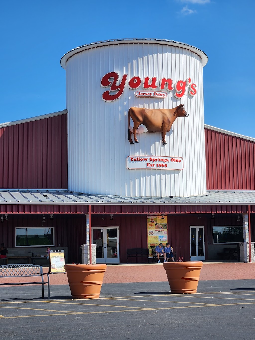 Youngs Jersey Dairy | 6880 Springfield Xenia Rd, Yellow Springs, OH 45387, USA | Phone: (937) 325-0629