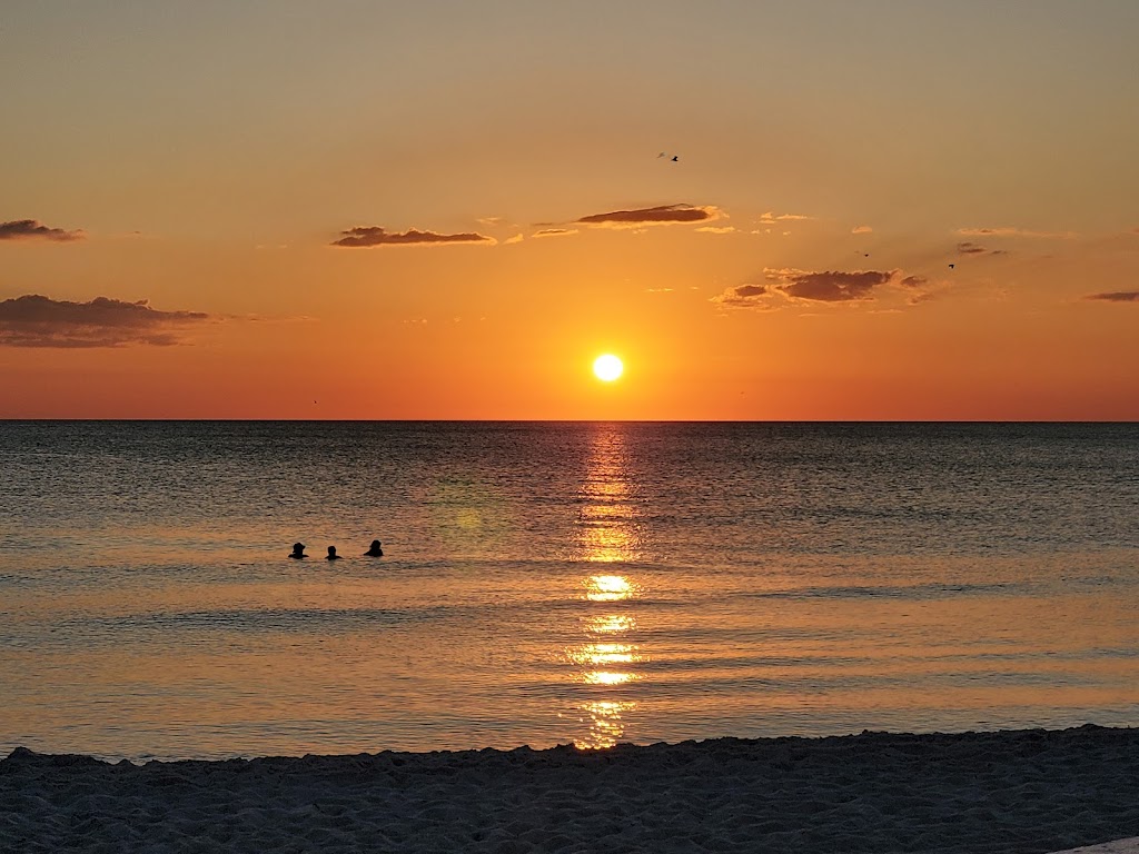 Anna Maria Island Inn | 2200 Gulf Dr N, Bradenton Beach, FL 34217, USA | Phone: (941) 778-5254