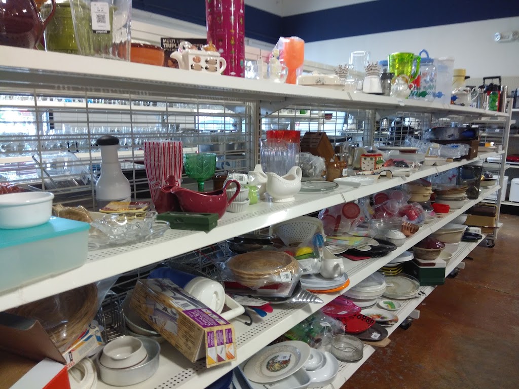 Goodwill Store - Lake Worth | 6601 Azle Ave, Lake Worth, TX 76135 | Phone: (817) 238-6100