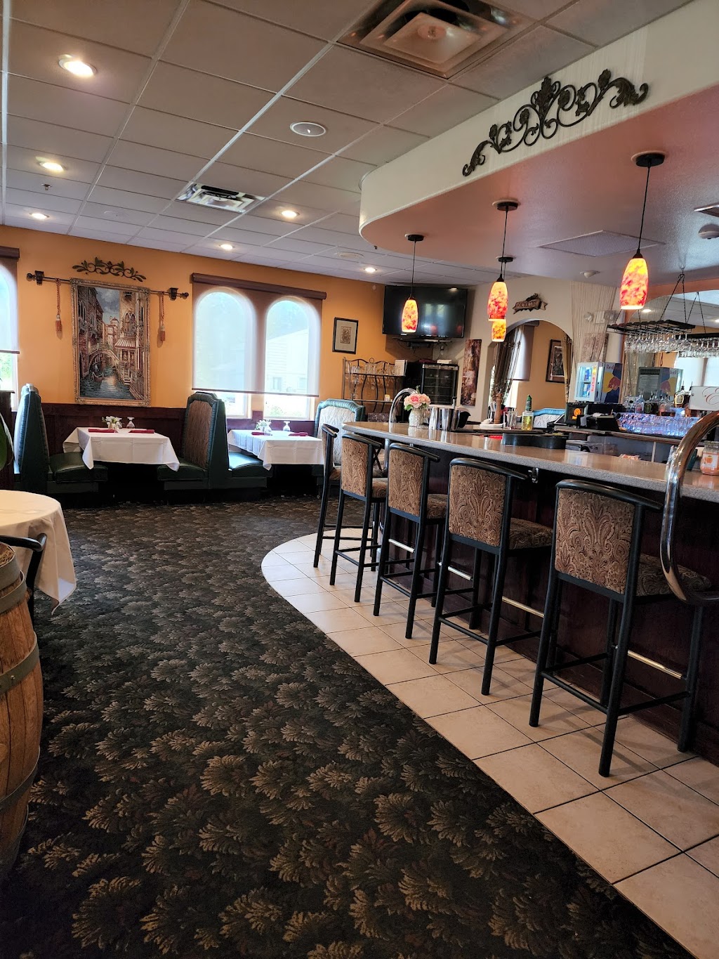 Evangelos Restaurant | 2530 E Parks Hwy, Wasilla, AK 99654, USA | Phone: (907) 376-1212