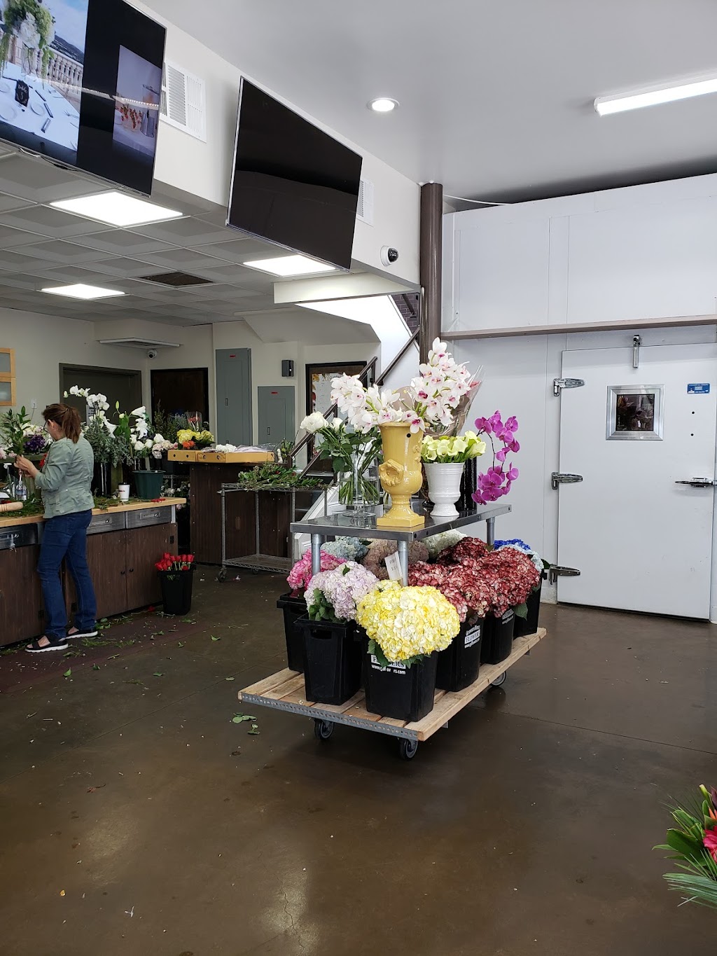 Growers Direct Flowers Inc | 155 W First St, Tustin, CA 92780, USA | Phone: (714) 368-9845