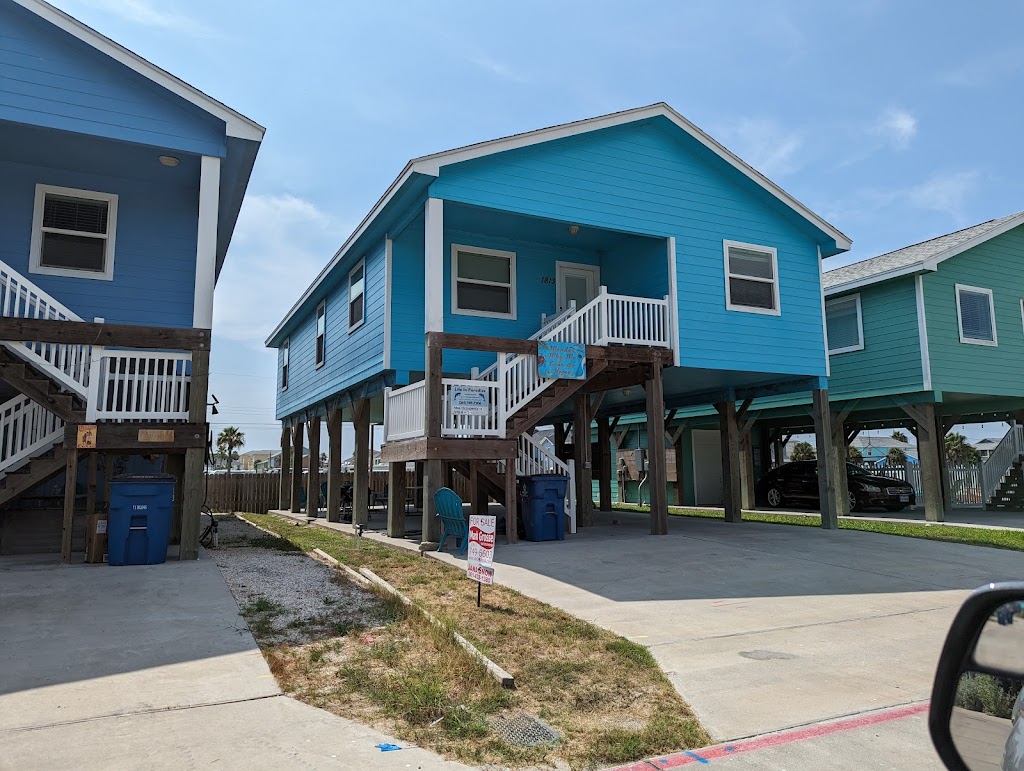Blue pinneapple house | 1809 Fishermans Cove Rd, Port Aransas, TX 78373, USA | Phone: (361) 749-0033