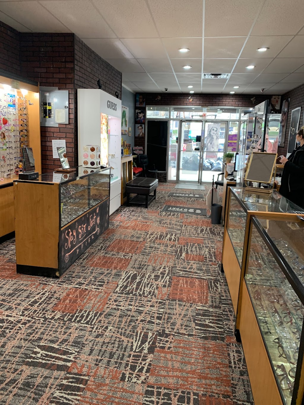 Kelly's Fashion Optical 529 E 138th St, Bronx, NY 10454, USA