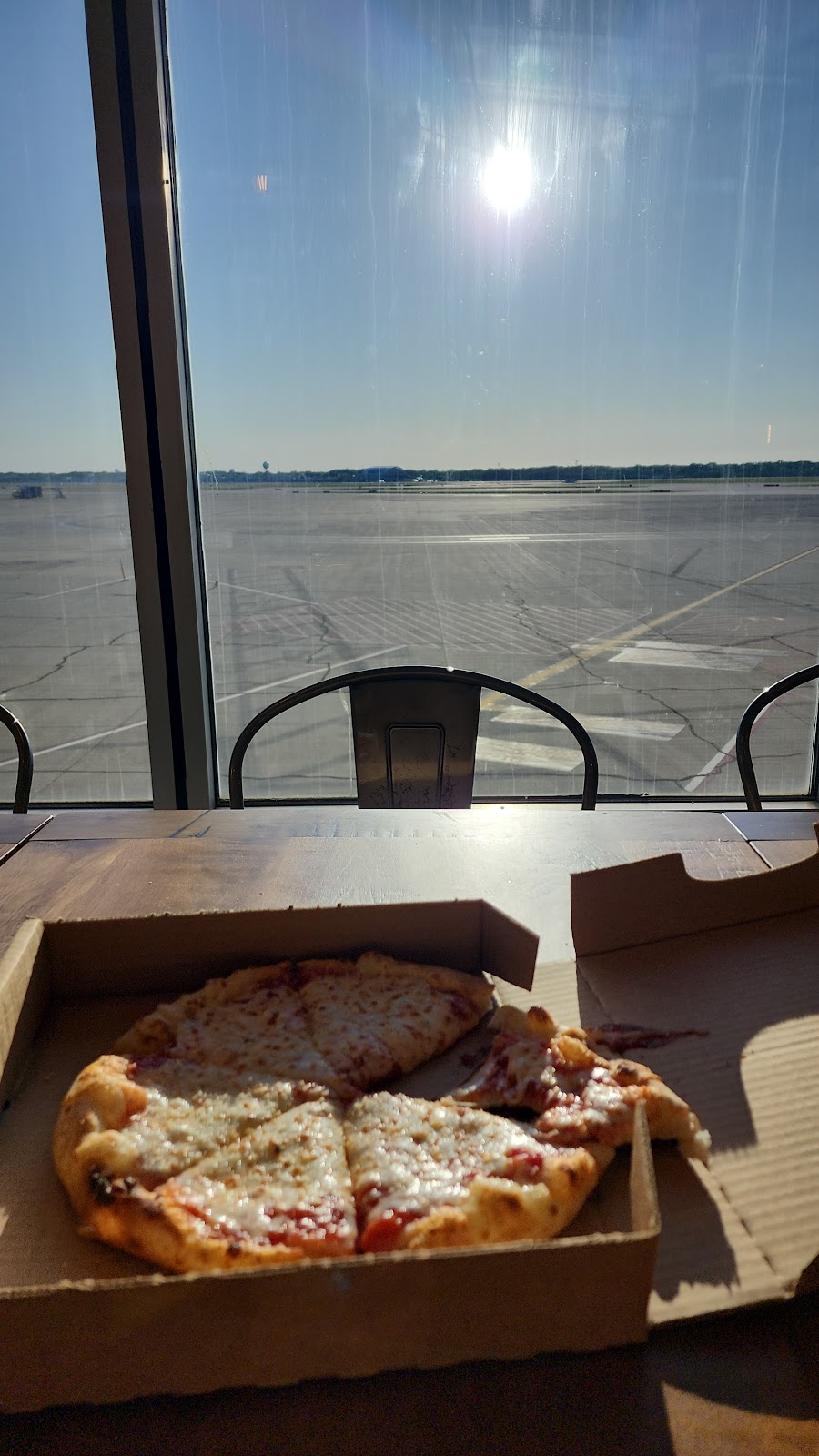 800 Degrees Woodfired Pizza Kitchen | Cleveland Hopkins International Airport, Terminal A, 5300 Riverside Dr, Cleveland, OH 44135, USA | Phone: (216) 331-1481