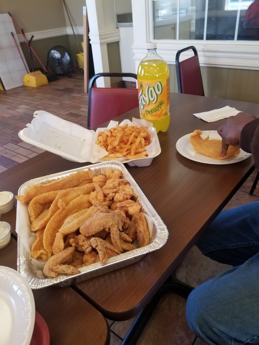 J R Fish & Chicken | 5860 Winchester Rd, Memphis, TN 38115, USA | Phone: (901) 275-8004