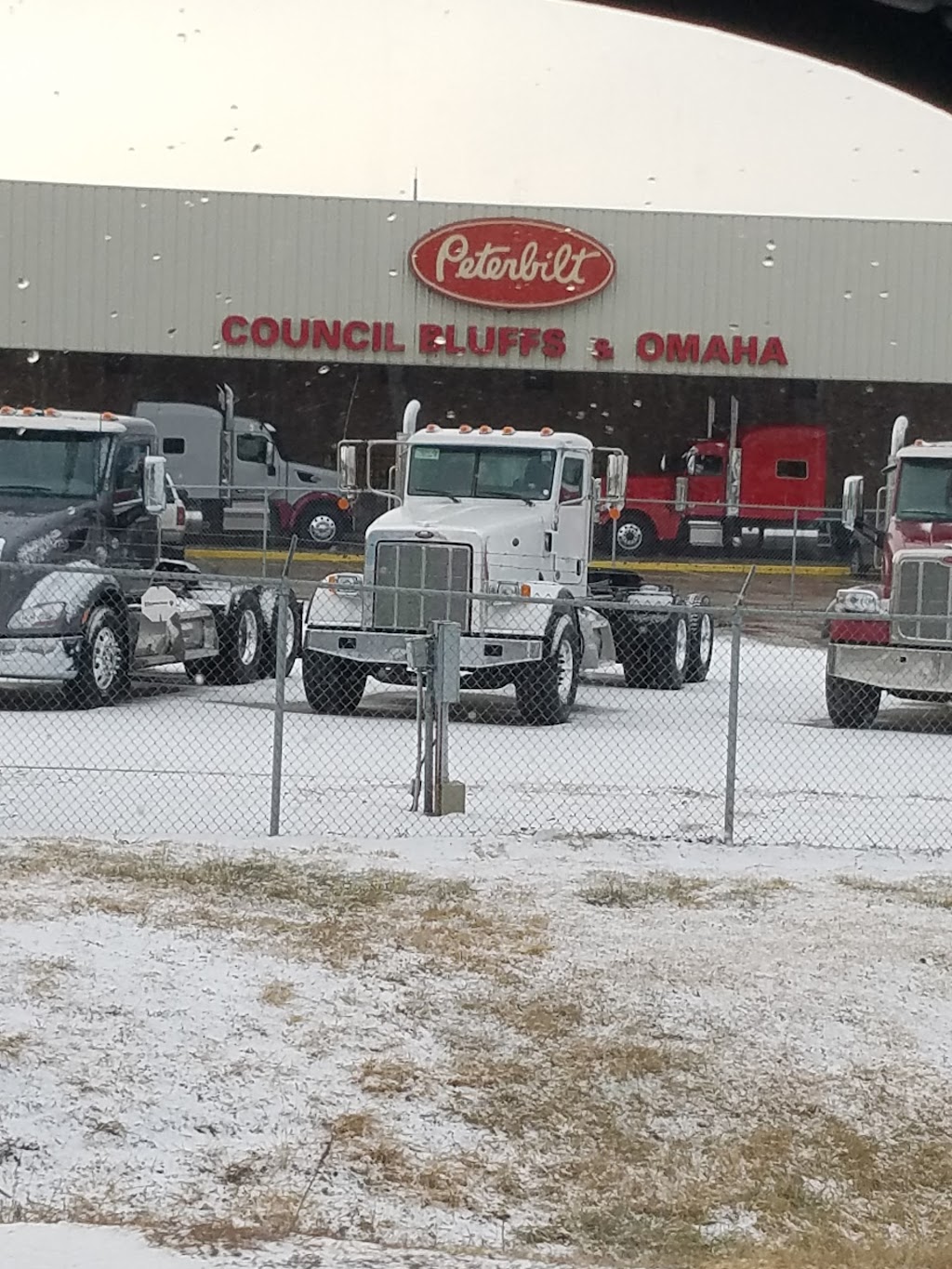 Peterbilt of Council Bluffs | 2546 Mid America Dr, Council Bluffs, IA 51501, USA | Phone: (800) 454-7383