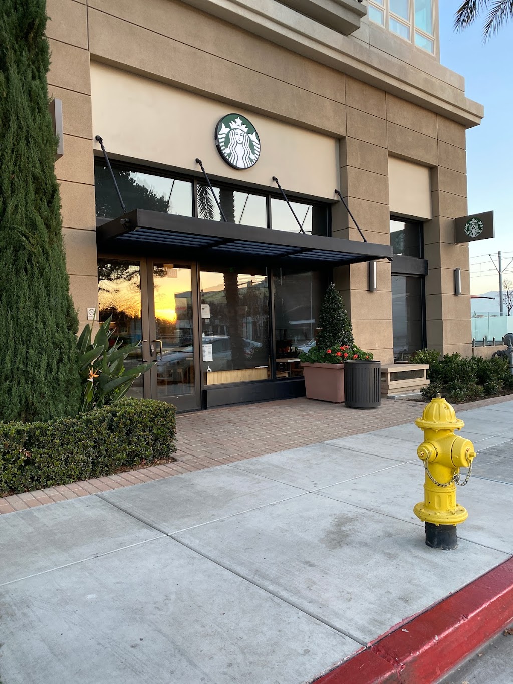 Starbucks | 55 River Oaks Pl, San Jose, CA 95134 | Phone: (408) 712-8597