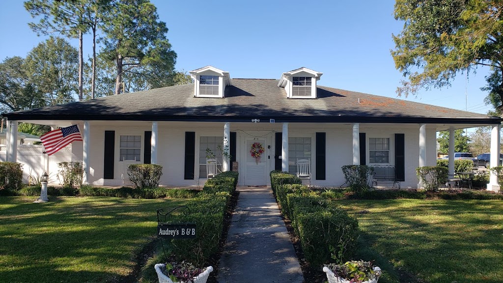 Audreys Lil Cajun Mansion | 815 Funderburk Ave, Houma, LA 70364, USA | Phone: (985) 879-3285