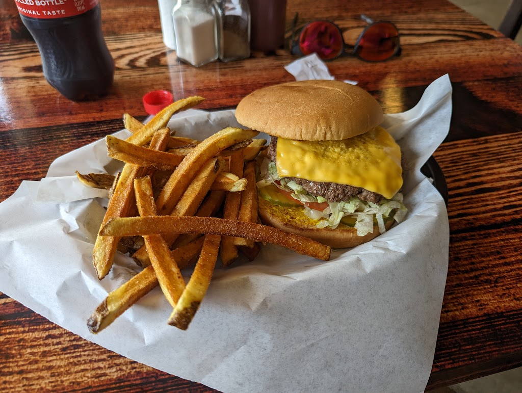 Grizzly Burger House | 106 E Hayes St, Savoy, TX 75479, USA | Phone: (469) 605-0556