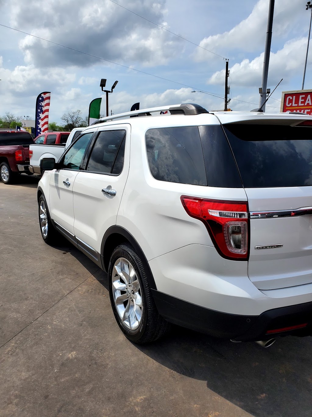 LATINOS UNIDOS AUTO SALES | 5802 North Fwy, Houston, TX 77076, USA | Phone: (281) 931-5700