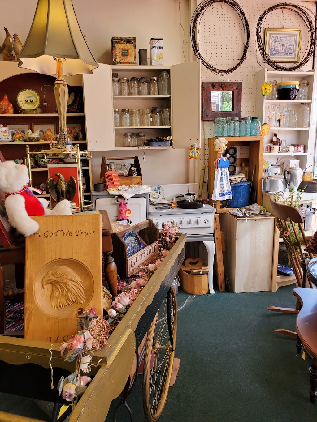 Treasures and Books | 114 W Oklahoma Ave, Guthrie, OK 73044, USA | Phone: (405) 282-8101