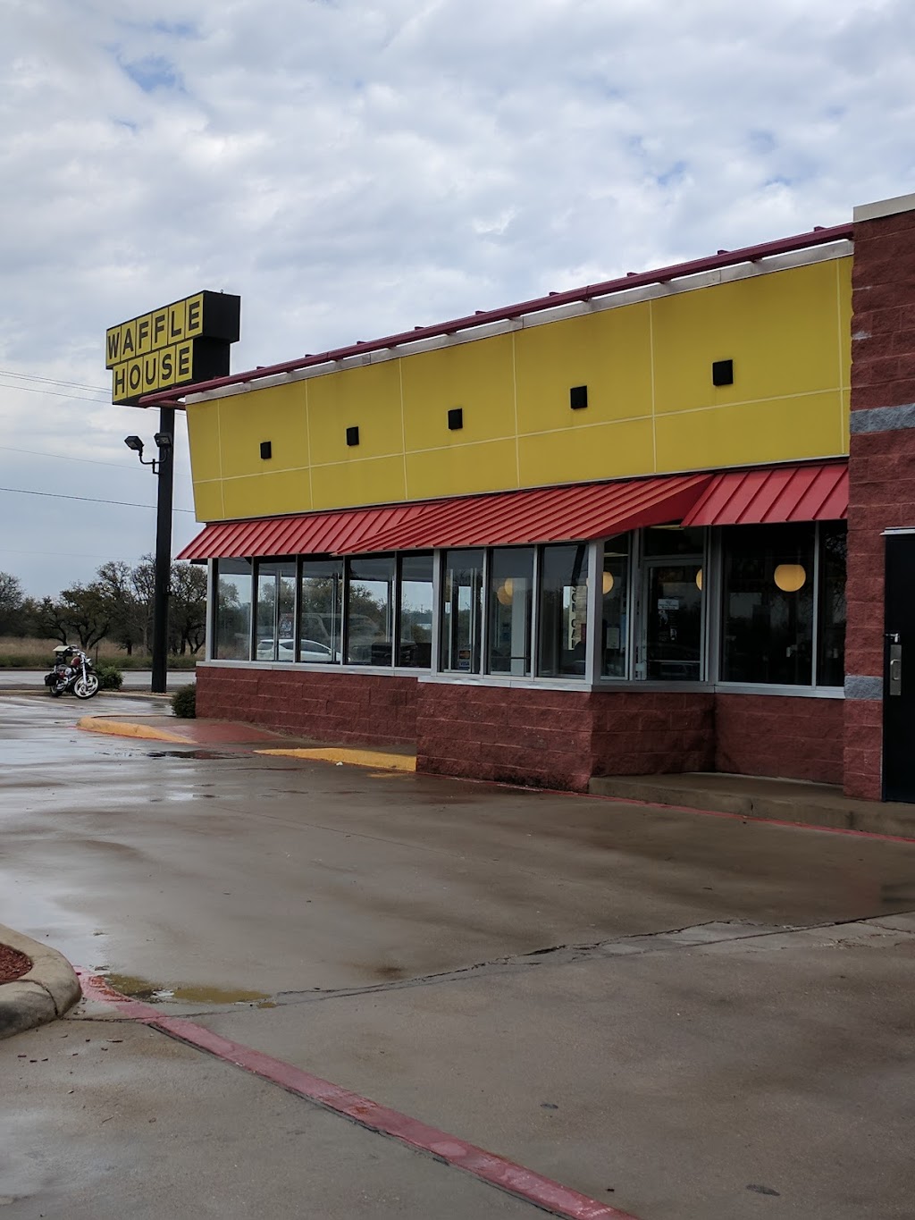 Waffle House | 2840 Fort Worth Hwy, Hudson Oaks, TX 76087, USA | Phone: (817) 598-5912