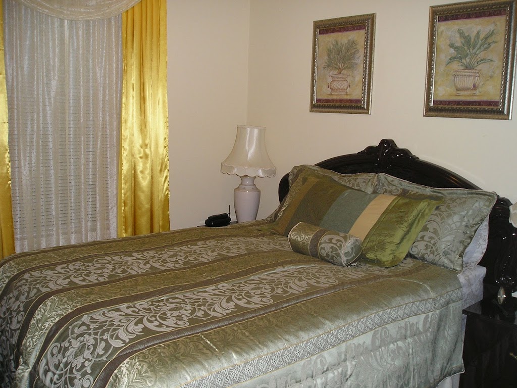 Susans Villa Bed & Breakfast Hotel | 5481 Ontario Ave, Niagara Falls, ON L2E 3S4, Canada | Phone: (289) 296-9402