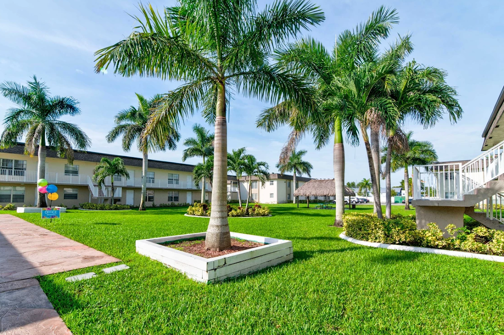 Lauder Ridge Garden Apartments | 5600 SW 12th St, North Lauderdale, FL 33068, USA | Phone: (954) 971-0345