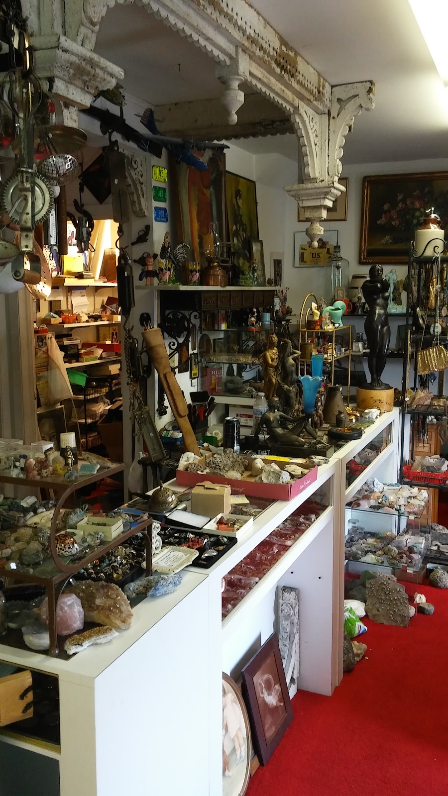 Stracks Antiques | 5767 S 108th St, Hales Corners, WI 53130, USA | Phone: (414) 416-3431