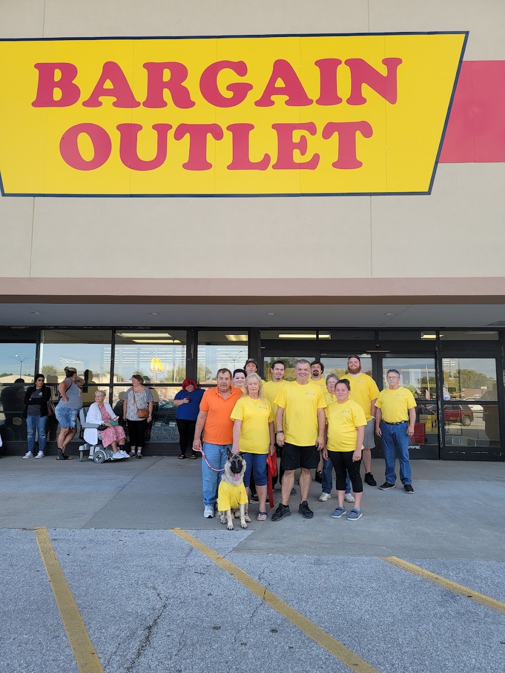 The Bargain Outlet | 943 S State St, Jerseyville, IL 62052, USA | Phone: (618) 498-6692