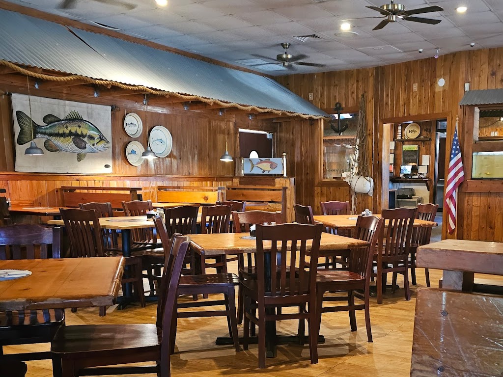 Mayflower Seafood Restaurant | 201 N Cooper Dr, Henderson, NC 27536, USA | Phone: (252) 738-2393