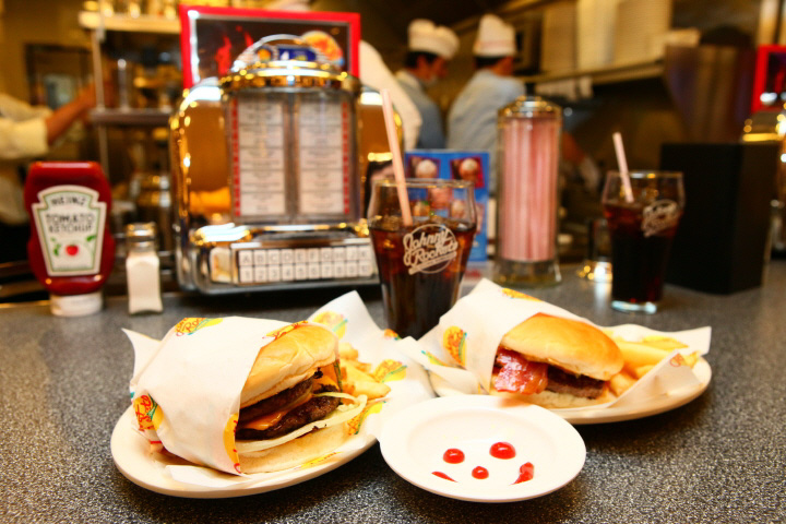 Johnny Rockets | 5000 S Arizona Mills Cir Suite 235, Tempe, AZ 85282, USA | Phone: (480) 755-4024