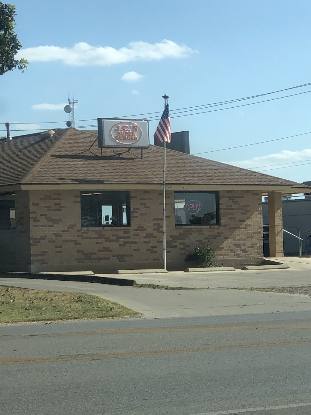 JCs Super Burger | 1804 Standish St, Floresville, TX 78114, USA | Phone: (830) 393-7949