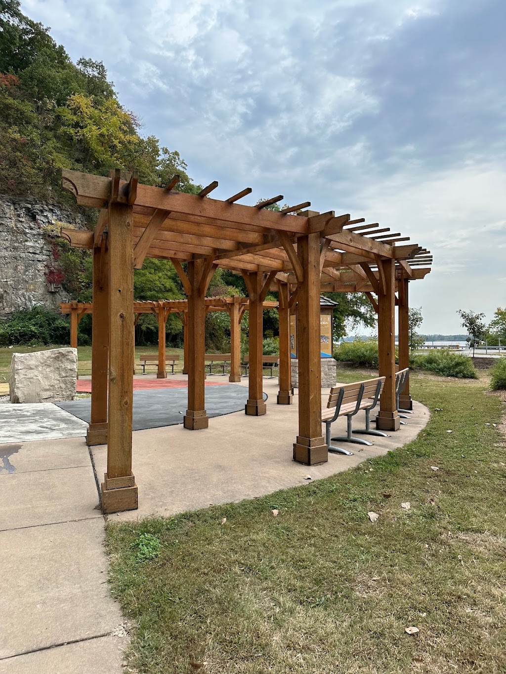 Hoffman Gardens | 4827-4819 Whitford Dr, Godfrey, IL 62035, USA | Phone: (618) 466-3324