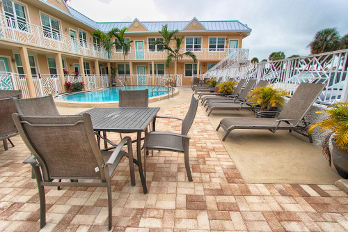 Clearwater Beach Suites | 530 Mandalay Ave, Clearwater, FL 33767, USA | Phone: (727) 449-2700