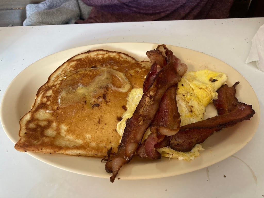 AJs Diner | 122 W Main St, Vevay, IN 47043, USA | Phone: (812) 427-3540