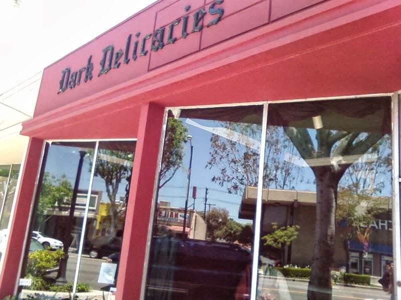 Dark Delicacies | 822 N Hollywood Way, Burbank, CA 91505, USA | Phone: (818) 556-6660