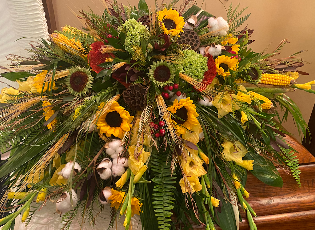 COVINGTON HOMETOWN FLOWERS | 1055 S Main St, Covington, TN 38019, USA | Phone: (901) 476-1212