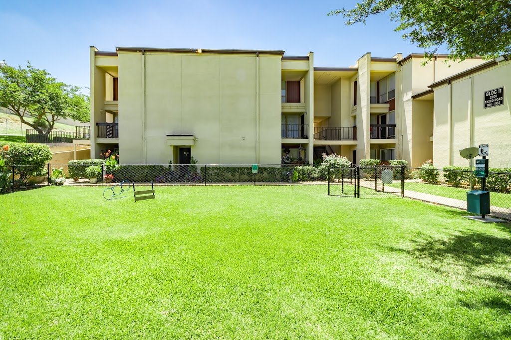 Woods of Ridgmar Apartments | 2200 Taxco Rd, Fort Worth, TX 76116, USA | Phone: (817) 731-1261