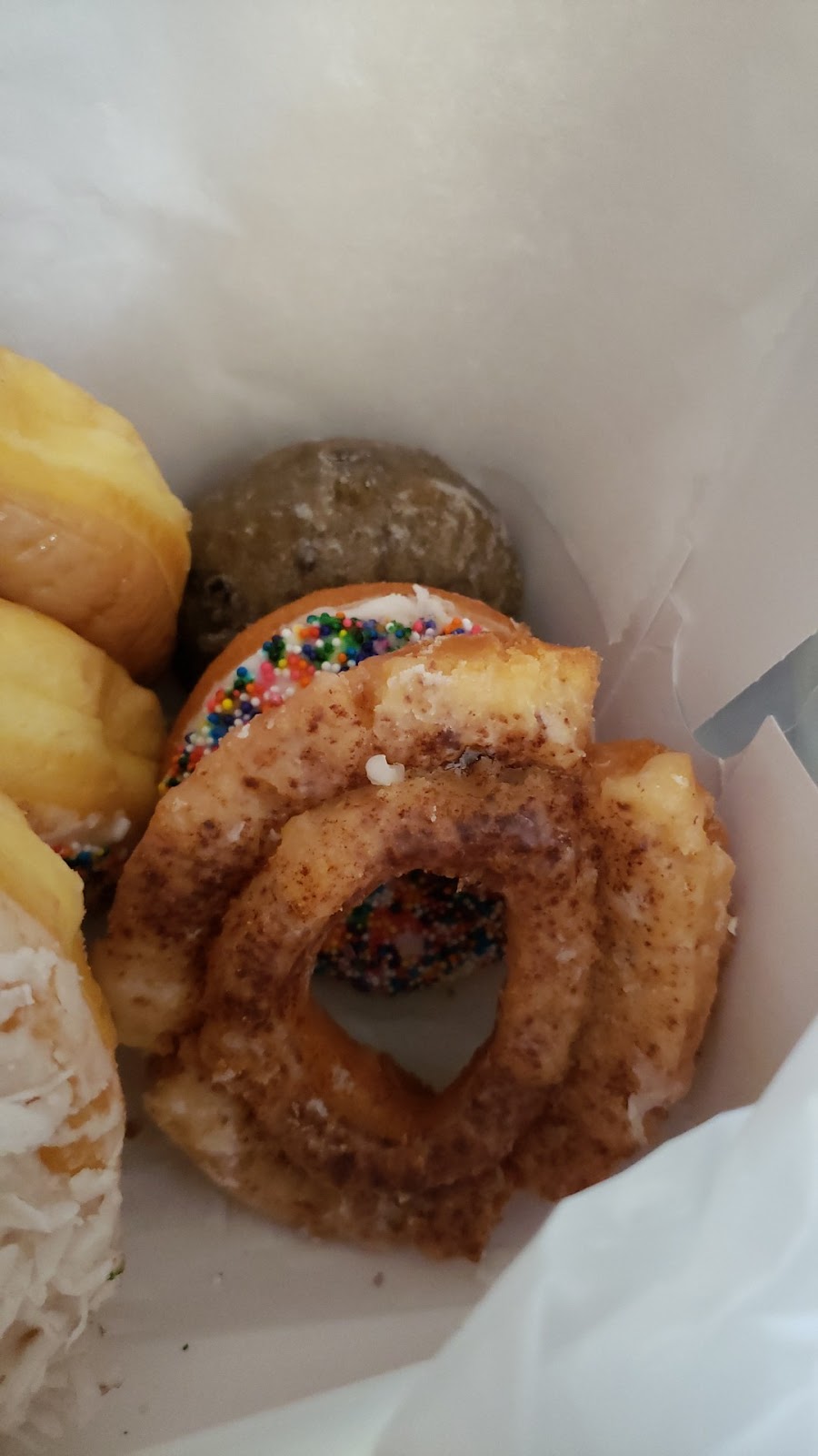 Donut Palace | 361, phone:, 2261061, 103 W Cleveland Blvd, Aransas Pass, TX 78336, USA | Phone: (361) 226-1061