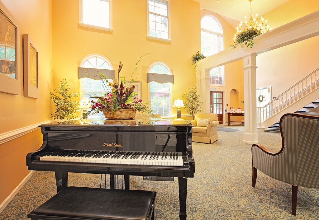 Commonwealth Senior Living at Georgian Manor | 651 River Walk Pkwy, Chesapeake, VA 23320, USA | Phone: (757) 436-9618