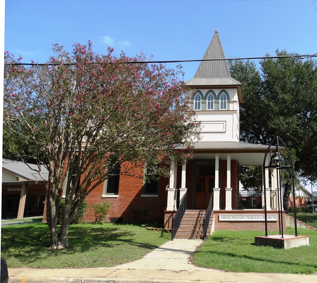 First Presbyterian Church (PCUSA) | 303 N Avenue C, Elgin, TX 78621, USA | Phone: (512) 281-2395