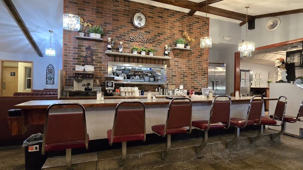 Town & Country Restaurant | 5025 E Main Street Rd, Batavia, NY 14020, USA | Phone: (585) 343-3304