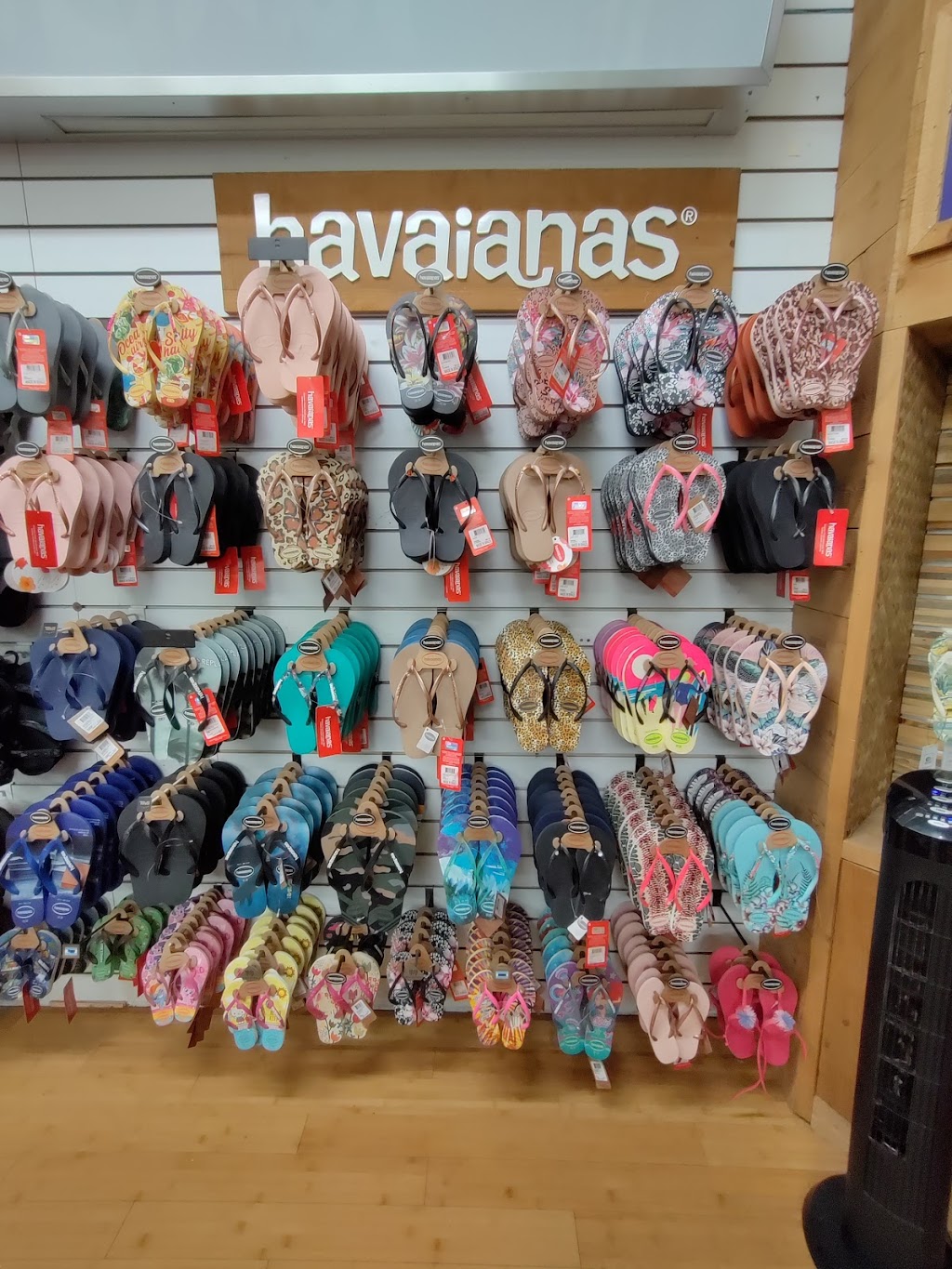 Barnfields Raging Isle Surf | 66-250 Kamehameha Hwy B, Haleiwa, HI 96712, USA | Phone: (808) 637-7797