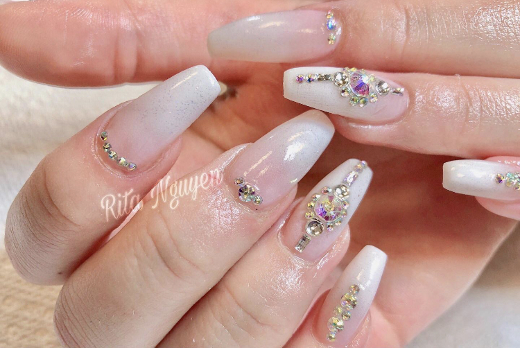 elegant nails | 600 Hartbrook Dr, Hartland, WI 53029, USA | Phone: (262) 367-6688