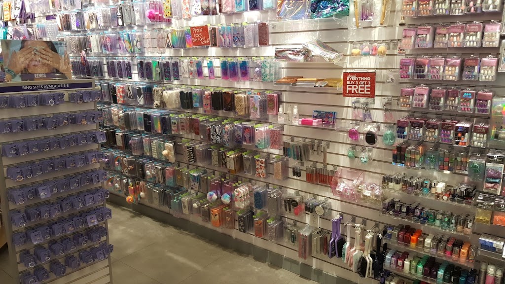 Claires | 3925 Eagan Outlets Pkwy #880, Eagan, MN 55122, USA | Phone: (651) 686-0321