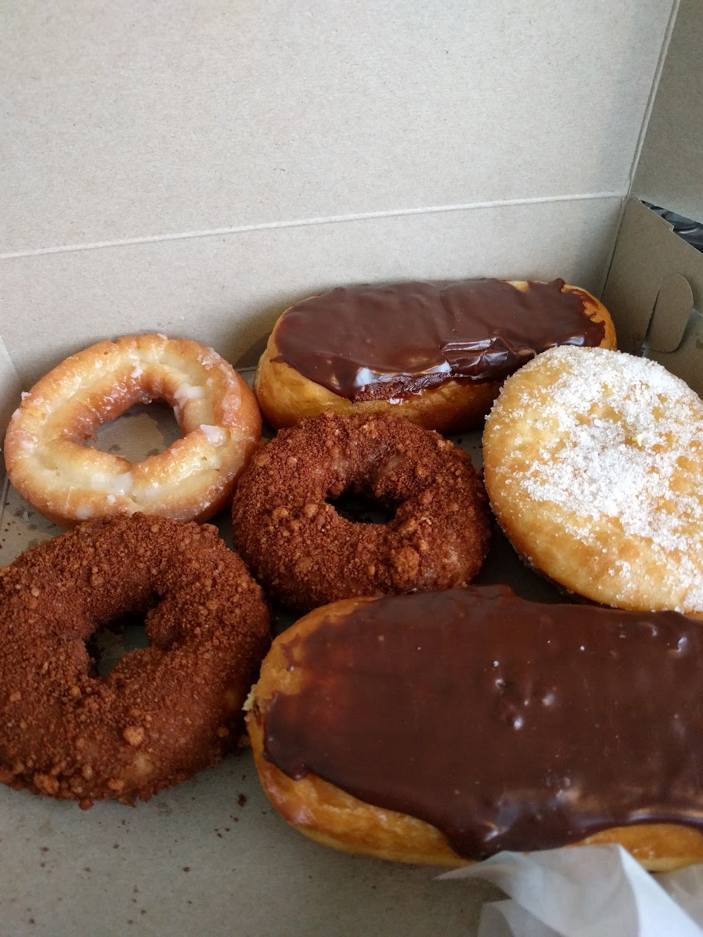 Clarence Country Doughnuts | 10446 Main St, Clarence, NY 14031, USA | Phone: (716) 759-2850